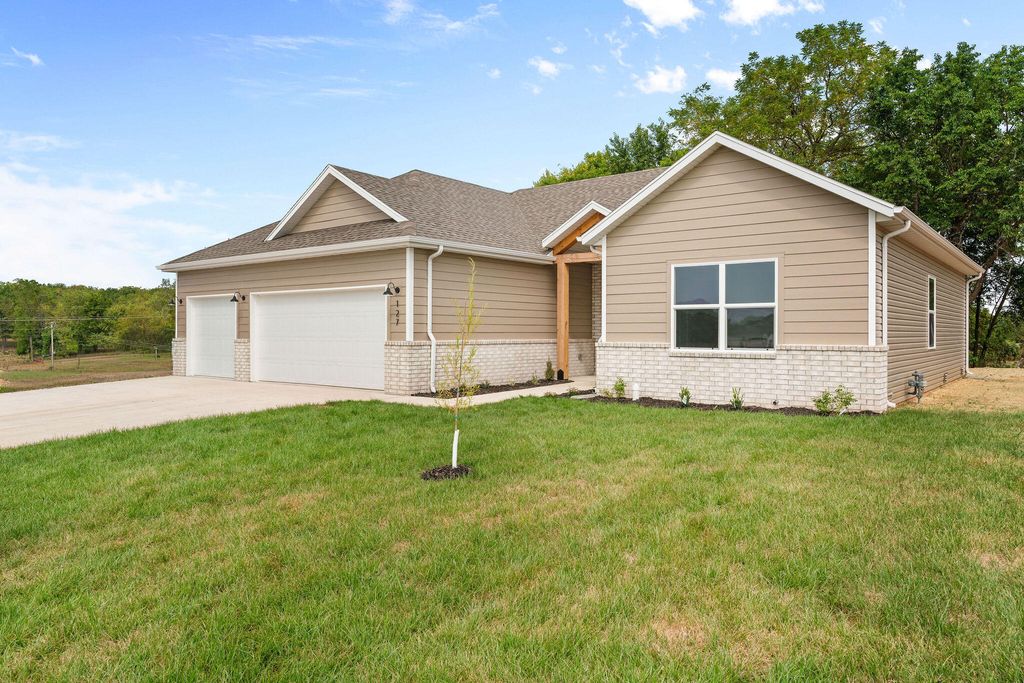 171 E Clayton Lane, Republic, MO 65738