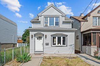 916 CLARENCE Avenue, New York City, NY 10465