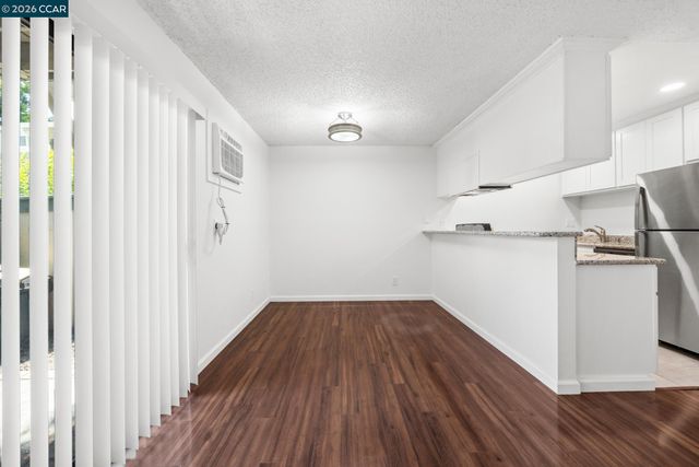2890 Treat Blvd 7, Concord, CA 94518