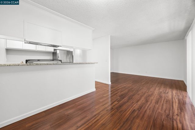 2890 Treat Blvd 7, Concord, CA 94518