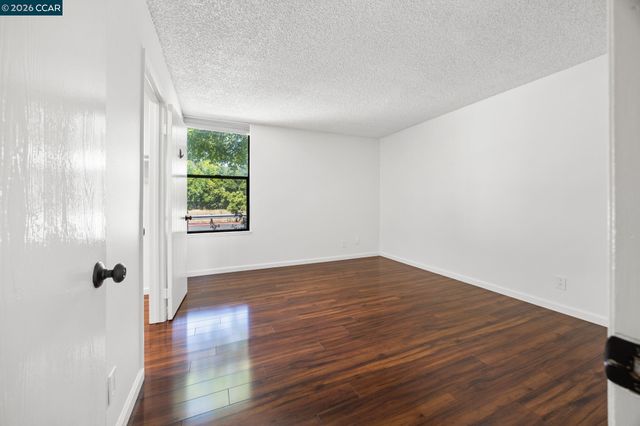 2890 Treat Blvd 7, Concord, CA 94518