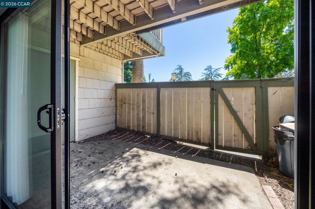 2890 Treat Blvd 7, Concord, CA 94518