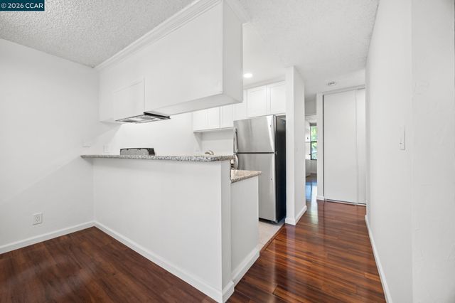 2890 Treat Blvd 7, Concord, CA 94518