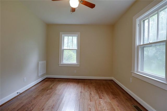 714 E Gudgell Avenue, Independence, MO 64055