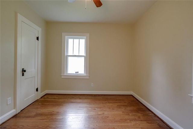 714 E Gudgell Avenue, Independence, MO 64055