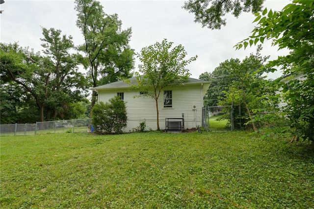 714 E Gudgell Avenue, Independence, MO 64055