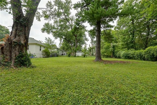 714 E Gudgell Avenue, Independence, MO 64055