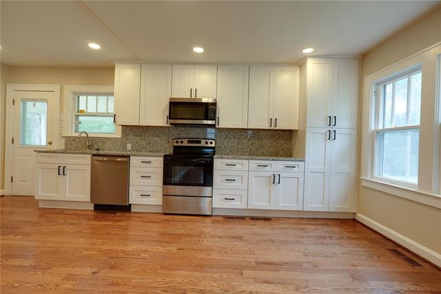 714 E Gudgell Avenue, Independence, MO 64055