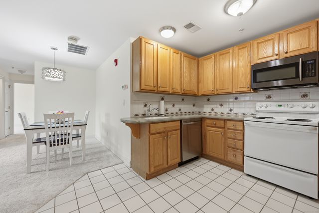 40 Southwick Court 201, Cheshire, CT 06410