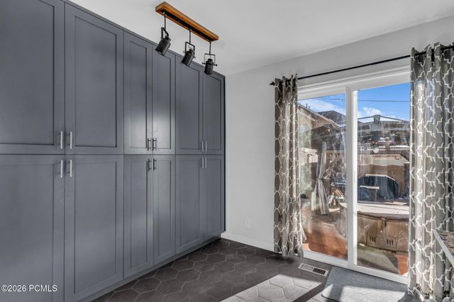 7462 S 2300, Cottonwood Heights, UT 84121