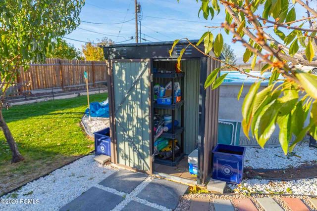 7462 S 2300, Cottonwood Heights, UT 84121