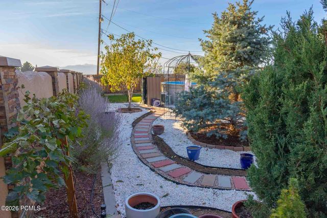 7462 S 2300, Cottonwood Heights, UT 84121