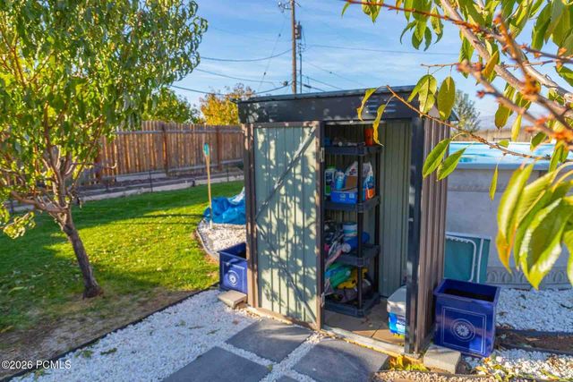 7462 S 2300, Cottonwood Heights, UT 84121