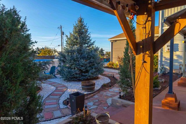 7462 S 2300, Cottonwood Heights, UT 84121