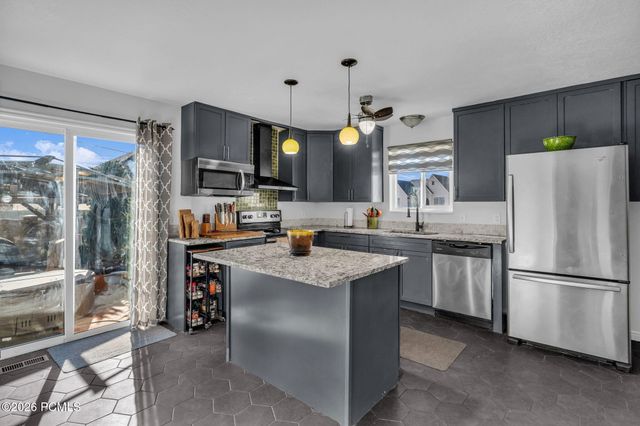 7462 S 2300, Cottonwood Heights, UT 84121