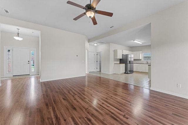 1302 Willow Bend Avenue, Bentonville, AR 72713