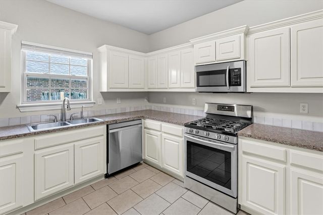 1302 Willow Bend Avenue, Bentonville, AR 72713