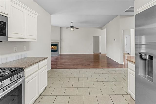 1302 Willow Bend Avenue, Bentonville, AR 72713