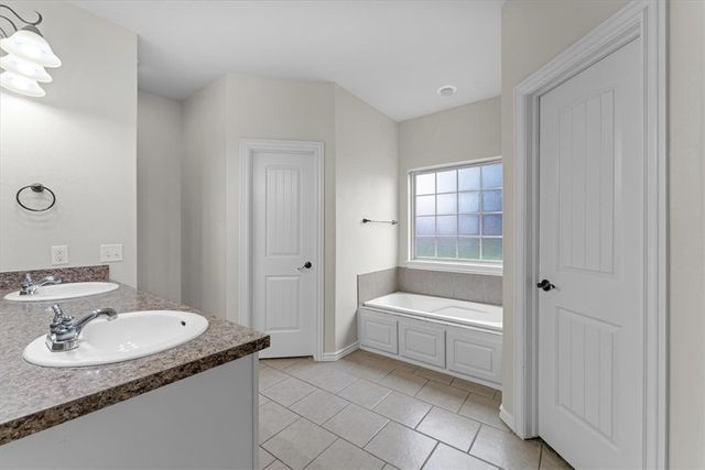 1302 Willow Bend Avenue, Bentonville, AR 72713