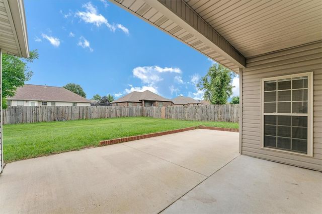 1302 Willow Bend Avenue, Bentonville, AR 72713