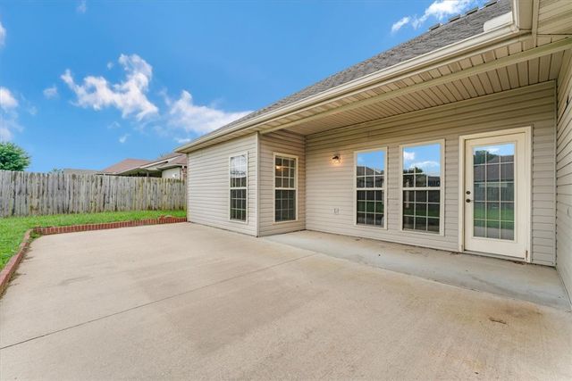 1302 Willow Bend Avenue, Bentonville, AR 72713