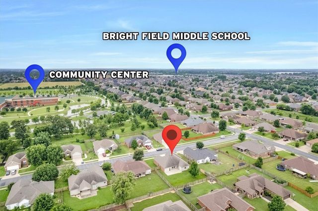 1302 Willow Bend Avenue, Bentonville, AR 72713