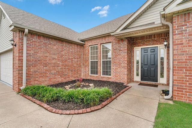 1302 Willow Bend Avenue, Bentonville, AR 72713