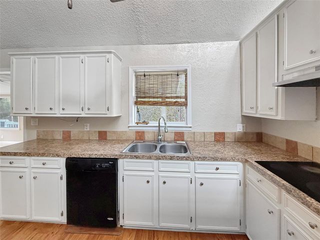 447 Pinehurst Drive, Brookeland, TX 75931