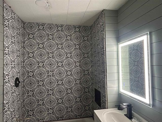 2099 Claude Hebert Road, Lake Charles, LA 70615