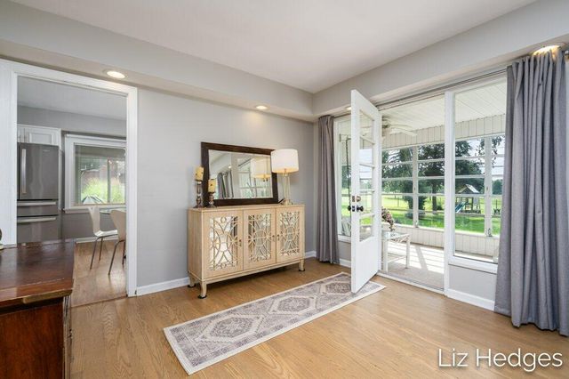 1949 Meadowfield Drive NE, Grand Rapids, MI 49505