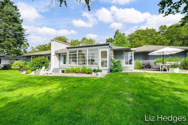 1949 Meadowfield Drive NE, Grand Rapids, MI 49505