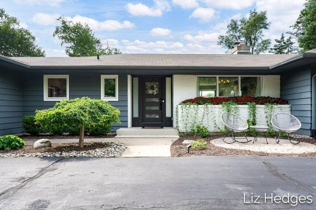 1949 Meadowfield Drive NE, Grand Rapids, MI 49505