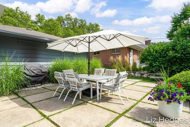 1949 Meadowfield Drive NE, Grand Rapids, MI 49505