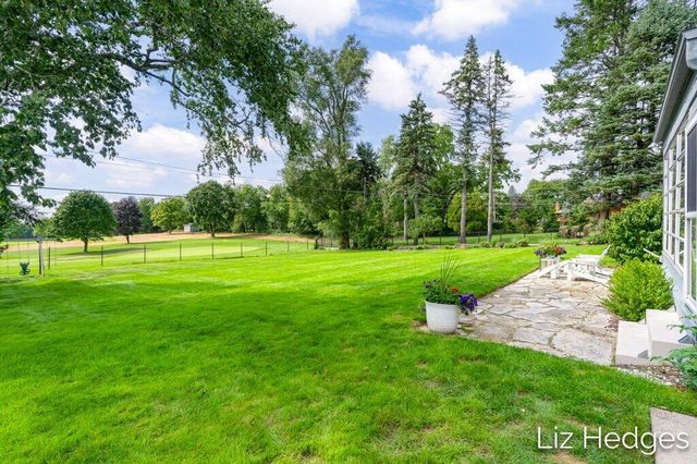 1949 Meadowfield Drive NE, Grand Rapids, MI 49505