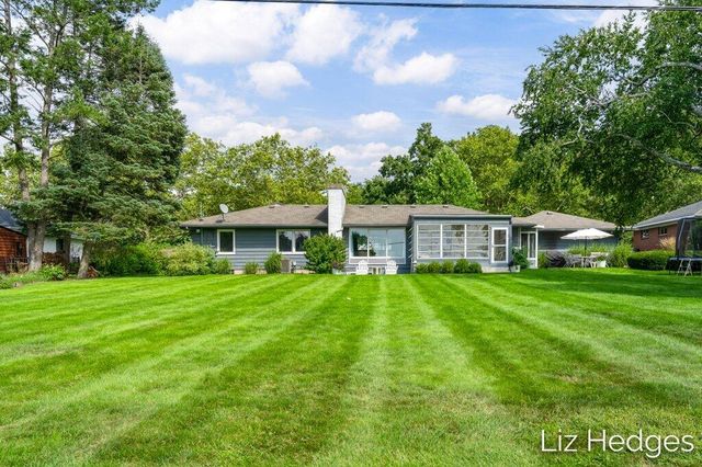 1949 Meadowfield Drive NE, Grand Rapids, MI 49505