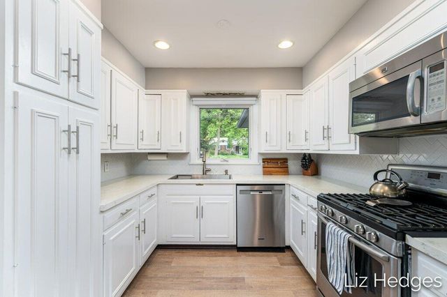 1949 Meadowfield Drive NE, Grand Rapids, MI 49505