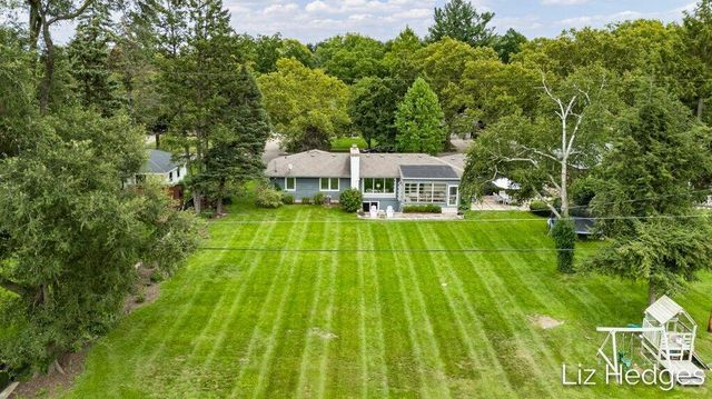 1949 Meadowfield Drive NE, Grand Rapids, MI 49505