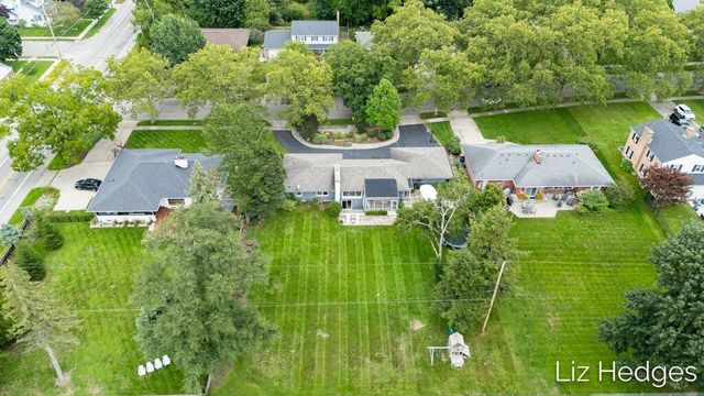 1949 Meadowfield Drive NE, Grand Rapids, MI 49505