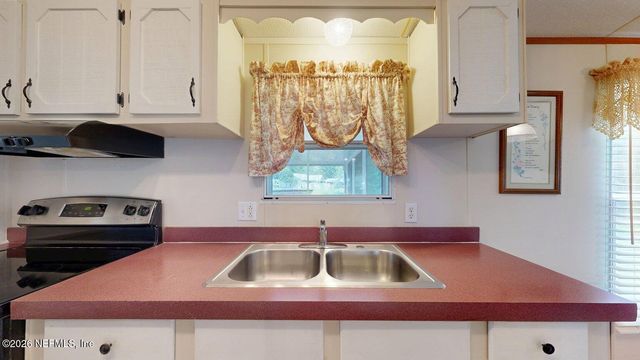 142 WATERSIDE Avenue, Satsuma, FL 32189