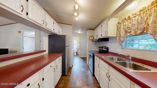 142 WATERSIDE Avenue, Satsuma, FL 32189