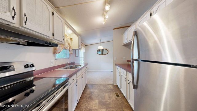 142 WATERSIDE Avenue, Satsuma, FL 32189