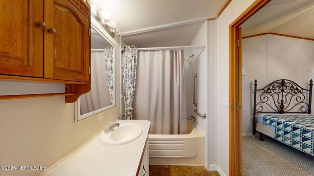 142 WATERSIDE Avenue, Satsuma, FL 32189