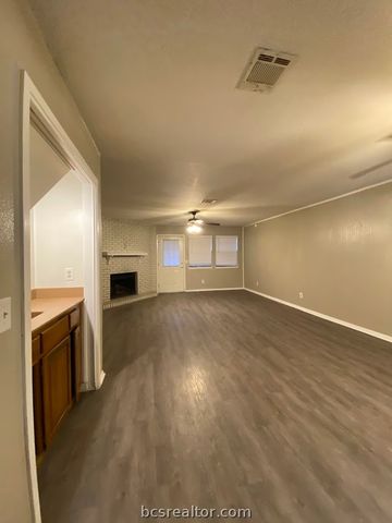 1305 West Villa Maria Road E103, Bryan, TX 77801