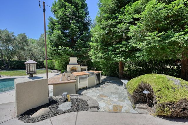 8555 Willow Gate Ct, Granite Bay, CA 95746