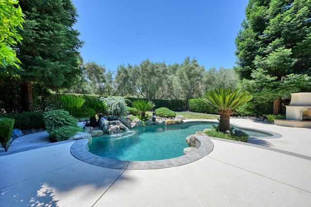 8555 Willow Gate Ct, Granite Bay, CA 95746