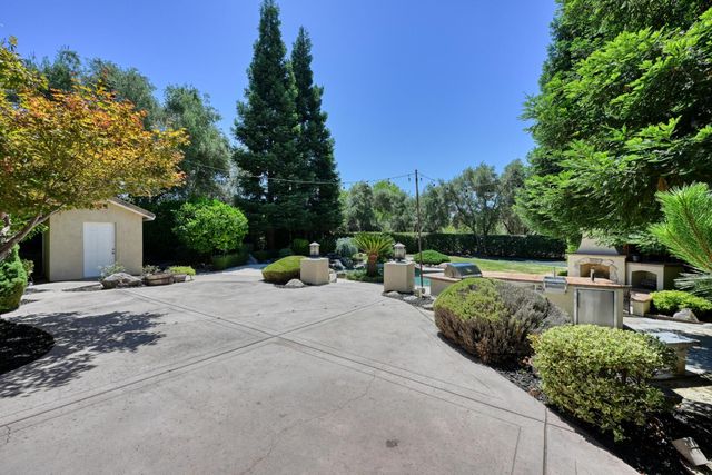 8555 Willow Gate Ct, Granite Bay, CA 95746