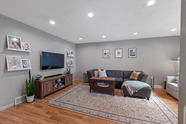 25706 Portsmouth ROAD, Waterford, WI 53185