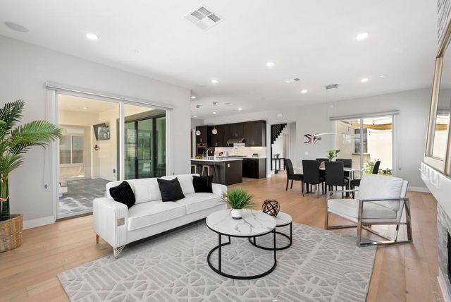 6163 Sagebrush Bend Way, San Diego, CA 92130
