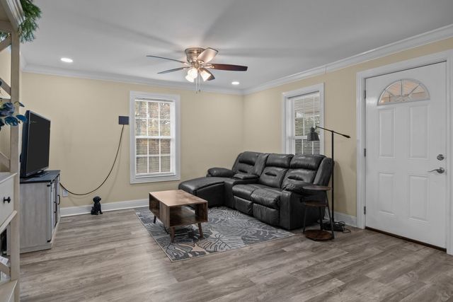 1011 S Spring St, Manchester, TN 37355