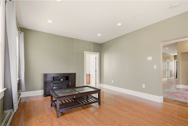 24 Spring Street, Newport, RI 02840